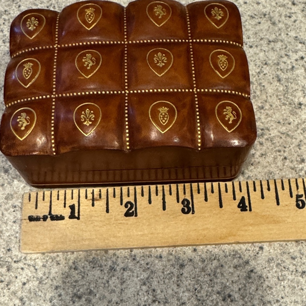 Brown Leather trincket Box with Gold Accents - Picture 8 of 9